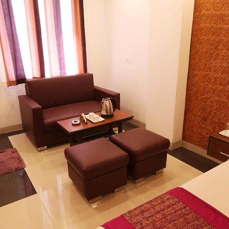 Hotel Ark Wood New Delhi Bagian luar foto