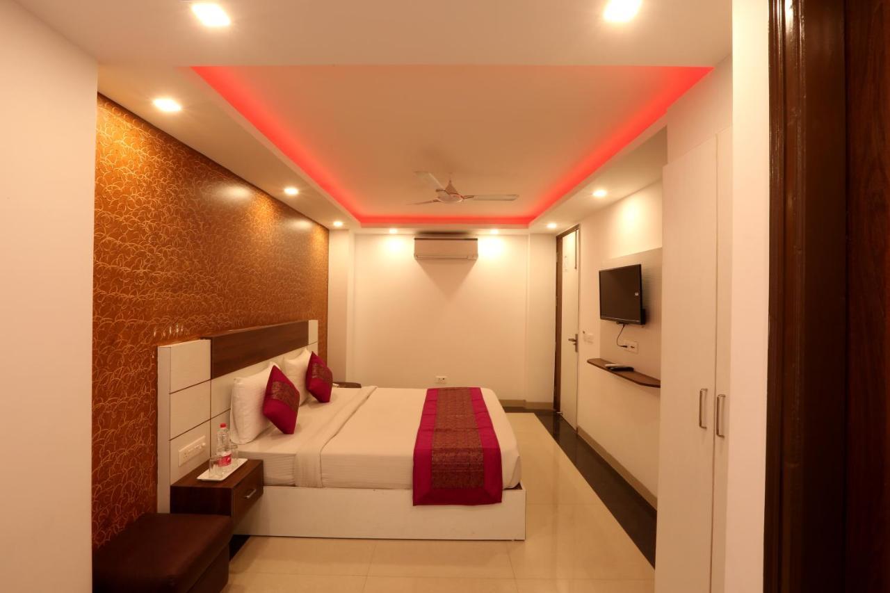 Hotel Ark Wood New Delhi Bagian luar foto