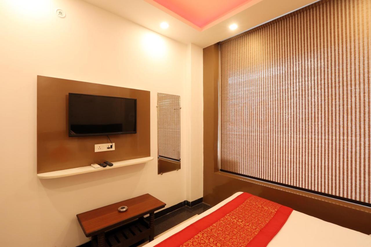 Hotel Ark Wood New Delhi Bagian luar foto
