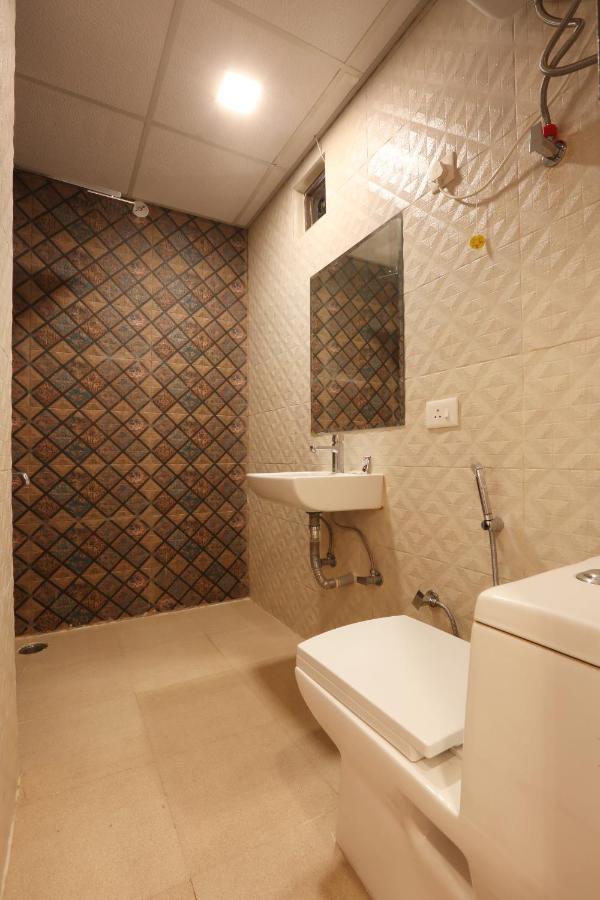 Hotel Ark Wood New Delhi Bagian luar foto
