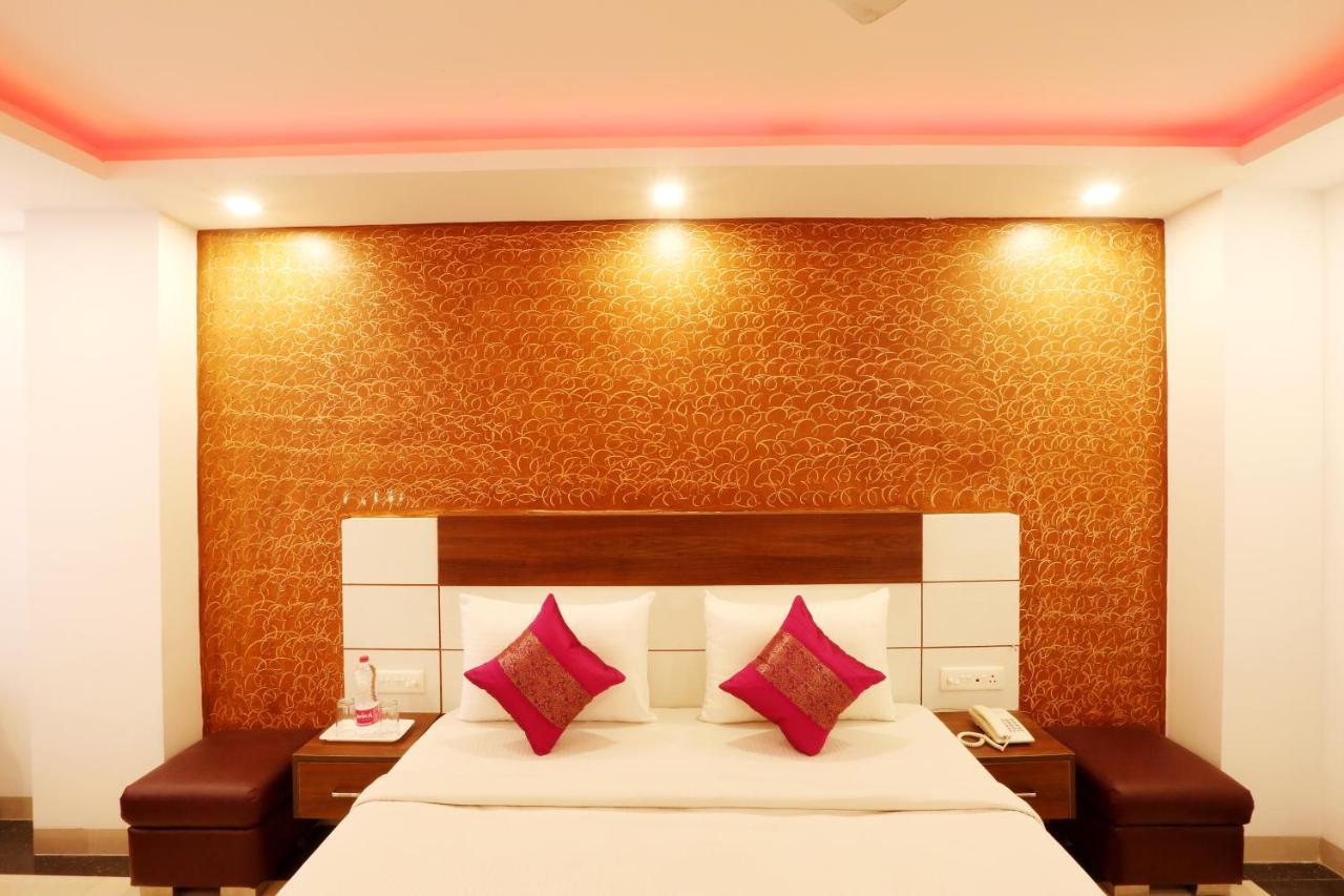 Hotel Ark Wood New Delhi Bagian luar foto