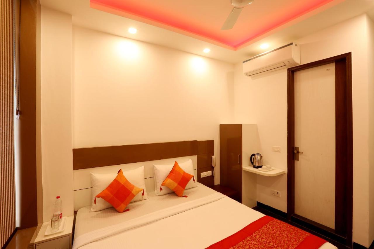 Hotel Ark Wood New Delhi Bagian luar foto