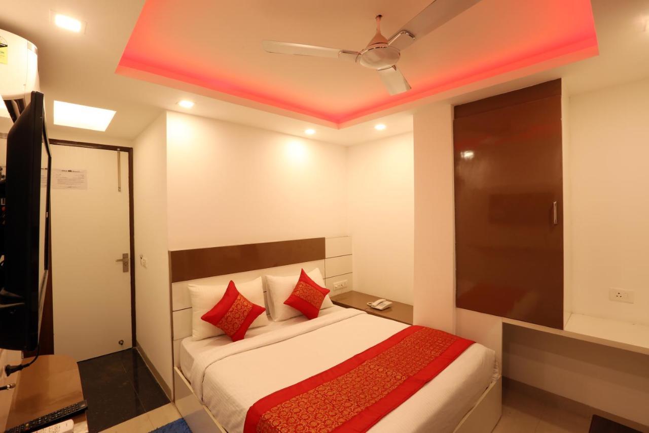 Hotel Ark Wood New Delhi Bagian luar foto