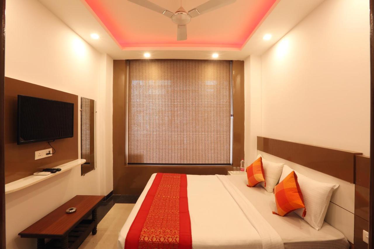 Hotel Ark Wood New Delhi Bagian luar foto