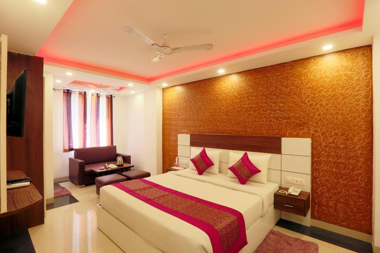 Hotel Ark Wood New Delhi Bagian luar foto