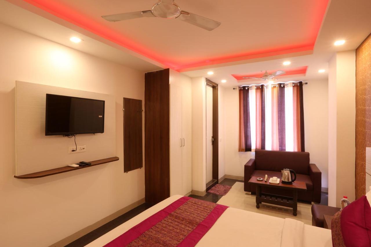 Hotel Ark Wood New Delhi Bagian luar foto