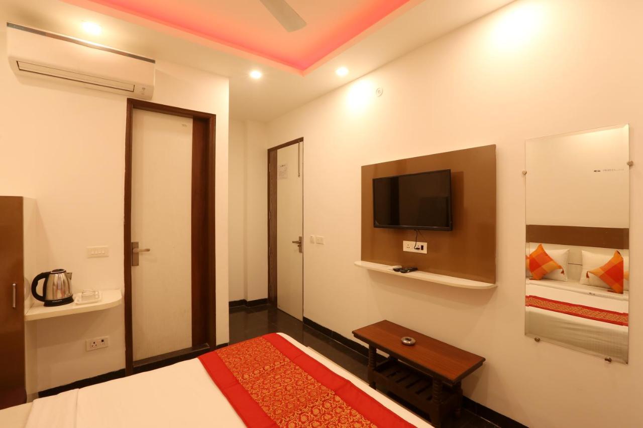 Hotel Ark Wood New Delhi Bagian luar foto